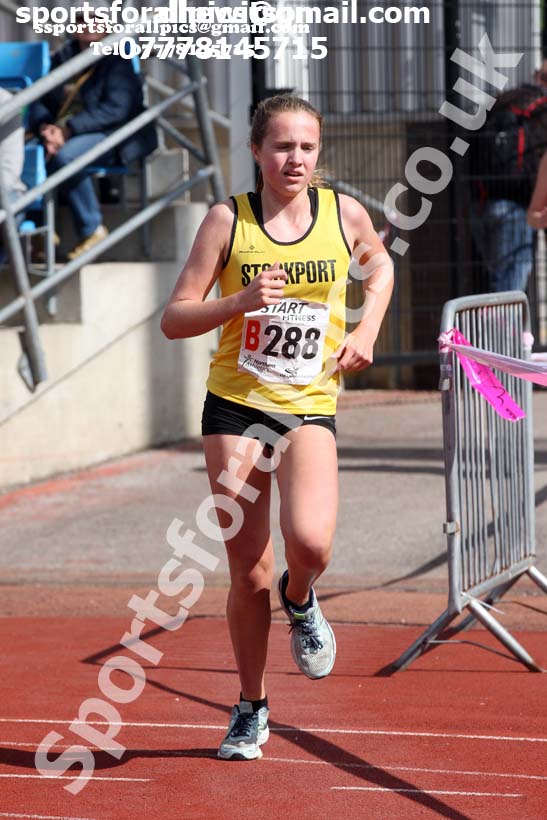 Girls under-15s 3 stage relay, Northern Senior 6 and 4 and Junior Stage Road Relays, SportsCity, Manchester. Photo:  David T. Hewitson/Sports for All Pics